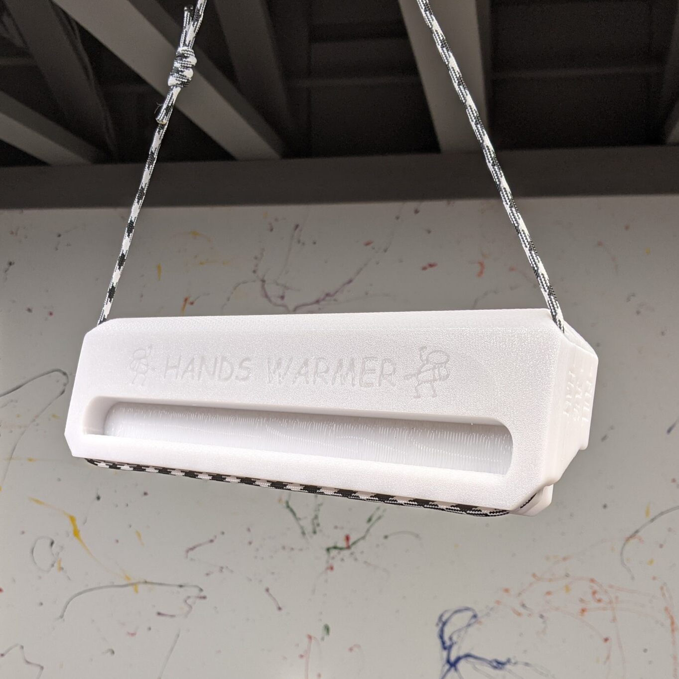 Hands Warmer – A Recycled Portable Hangboard
